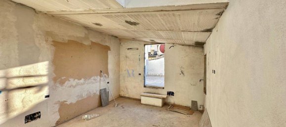 4 rooms Apartment in Florence, Italy No. 37159 10