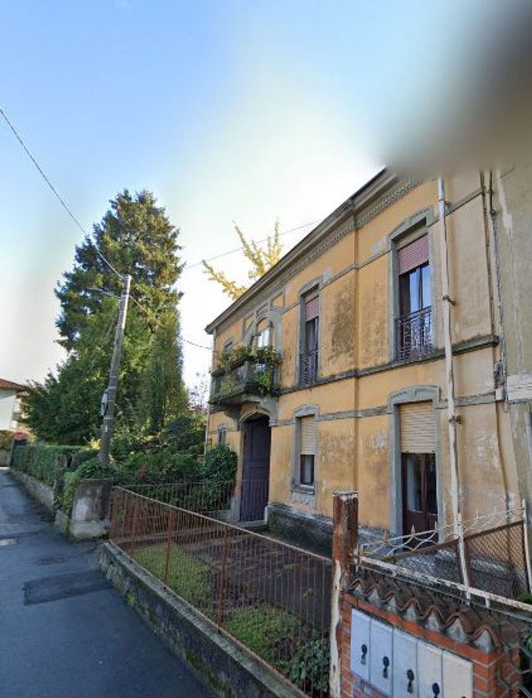 3 rooms Apartment in Venegono Superiore, Italy No. 8430