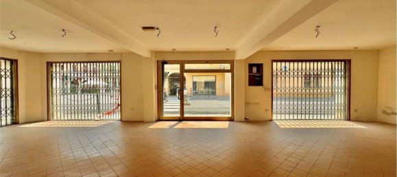132m² Commercial property in Rolo, Italy No. 302754 13