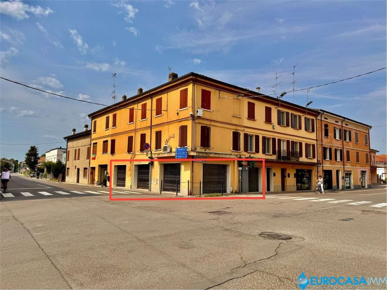 132m² Commercial property in Rolo, Italy No. 302754