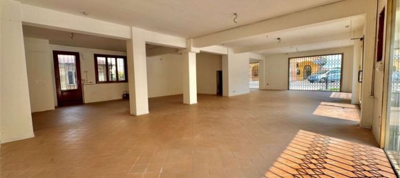 132m² Commercial property in Rolo, Italy No. 302754 4