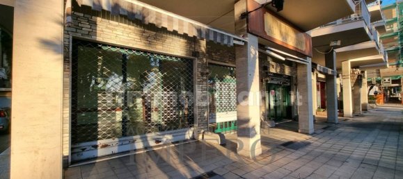 Propiedad comercial de 3 habitaciónes en Ospedaletti, Italy No. 83024 2