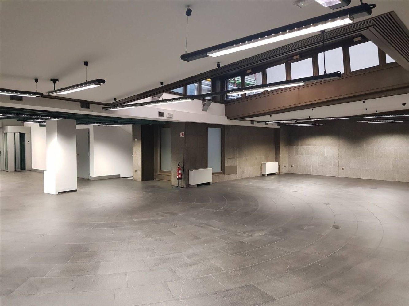 670m² Commercial property in Milan, Italy No. 385718