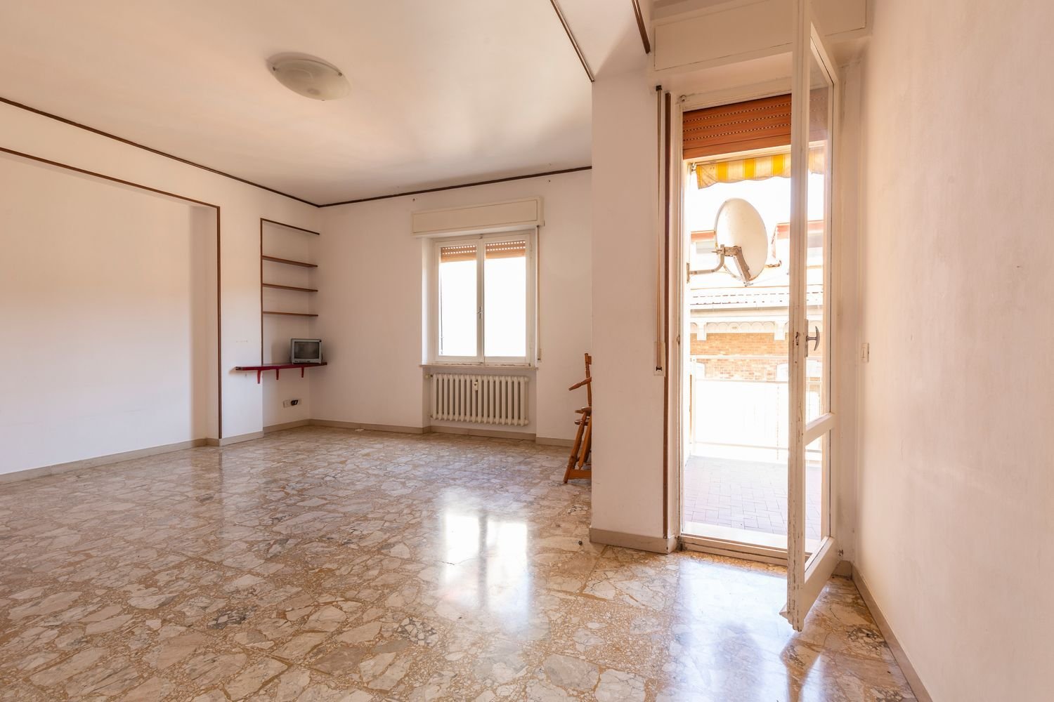 6 rooms Apartment in Falconara Marittima, Italy No. 102611