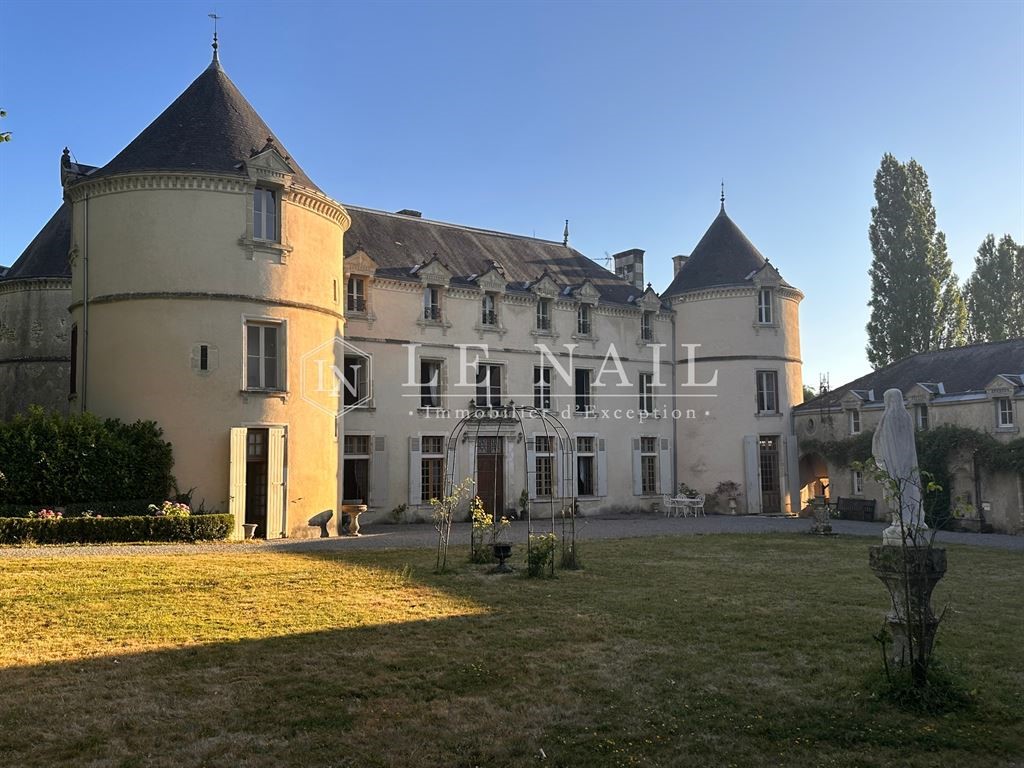 11 Schlafzimmer Schlösser in Chantonnay, France, Nr. 293138