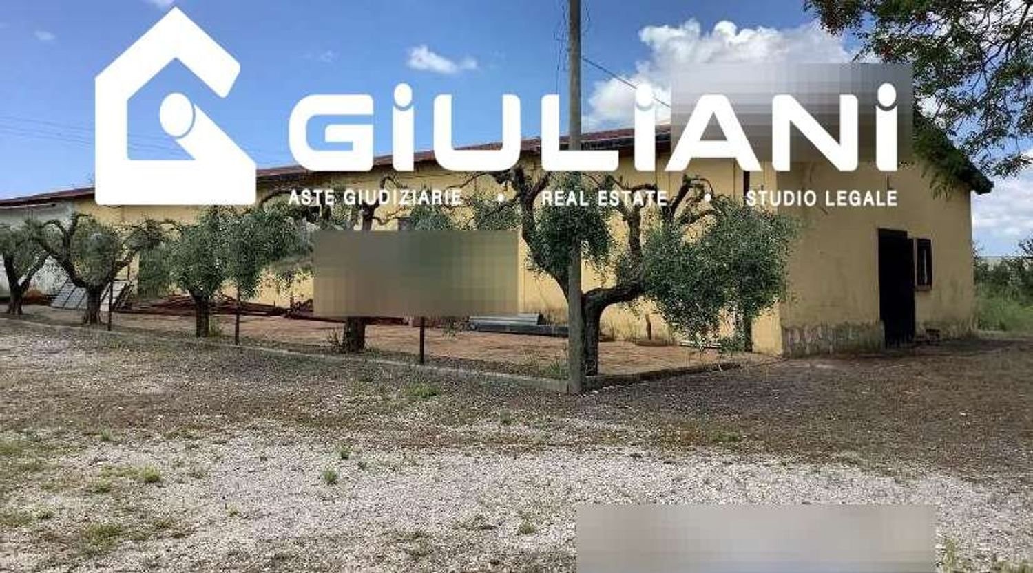 Armazém em Latina, Italy 481 m² N.º 86543