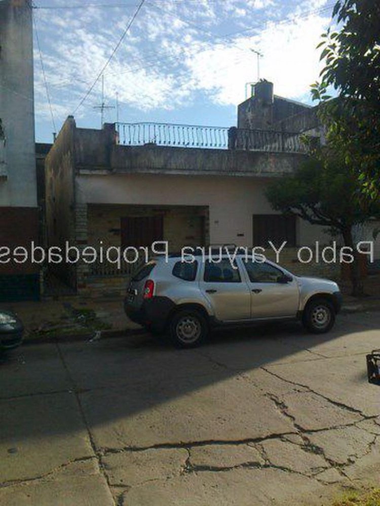 2 bedrooms House in Tres de Febrero, Argentina No. 64388