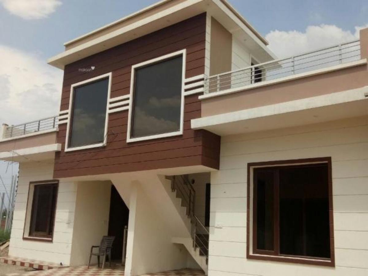 3 bedrooms House in Chandigarh, India No. 14251
