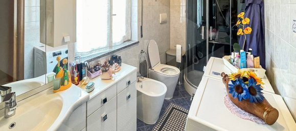 Коммерческая недвижимость с 3 комнатами в Кабьяте, Италия № 28923 12