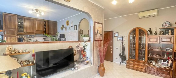 Коммерческая недвижимость с 3 комнатами в Кабьяте, Италия № 28923 15