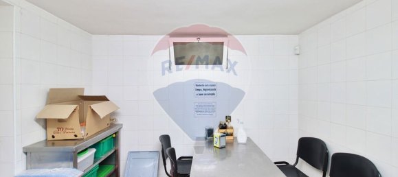 737m² Commercial property in Almada, Portugal No. 79823 9