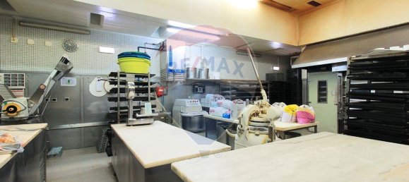 737m² Commercial property in Almada, Portugal No. 79823 14