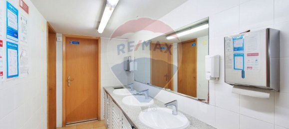 737m² Commercial property in Almada, Portugal No. 79823 8