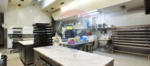 737m² Commercial property in Almada, Portugal No. 79823 13