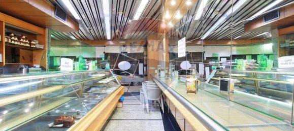 737m² Commercial property in Almada, Portugal No. 79823 23