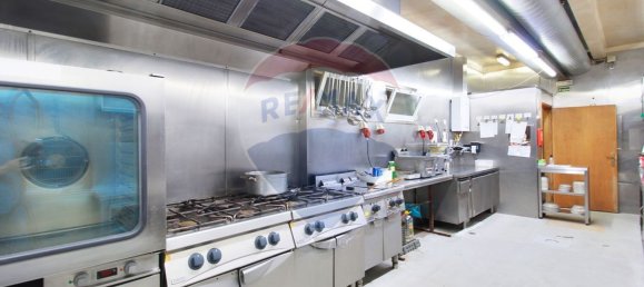 737m² Commercial property in Almada, Portugal No. 79823 12