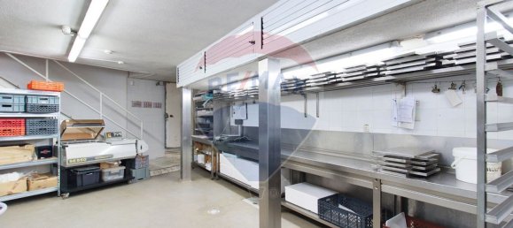 737m² Commercial property in Almada, Portugal No. 79823 6