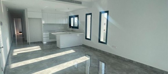 2 bedrooms Apartment in Germasogeia, Cyprus No. 526 4