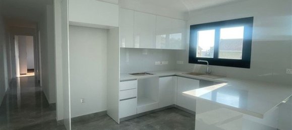 2 bedrooms Apartment in Germasogeia, Cyprus No. 526 3