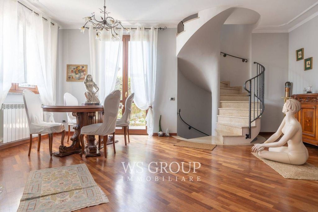 4 Schlafzimmer Villa in Bernareggio, Italy, Nr. 296868