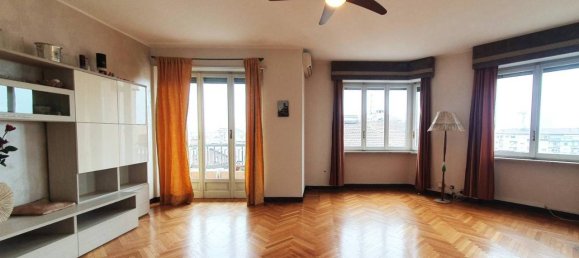 4-salle Appartement à Turin, Italy No. 31991 12