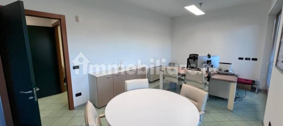 3-salle Bureau à Rho, Italy No. 91604 17