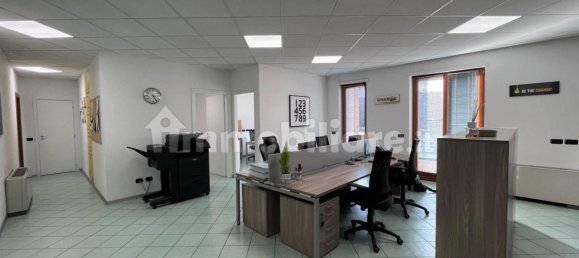 3-salle Bureau à Rho, Italy No. 91604 10
