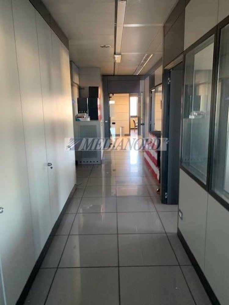 Bureau à Bergamo, Italy 195m² No. 114529