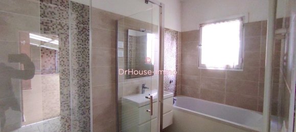 3 bedrooms House in Willems, France No. 51036 5