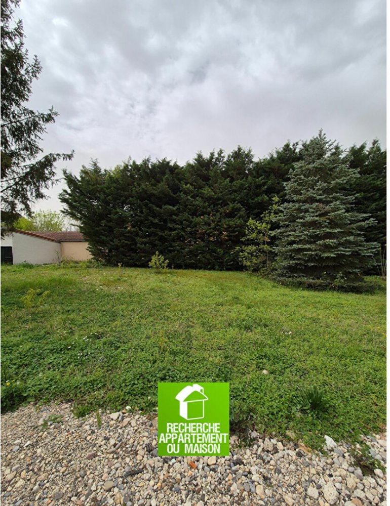  Land in Cremieu, France No. 272551