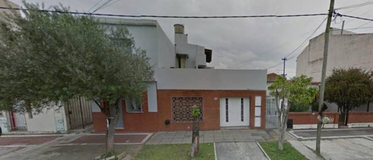 Casa de 2 dormitorios en Lanús, Argentina No. 56064