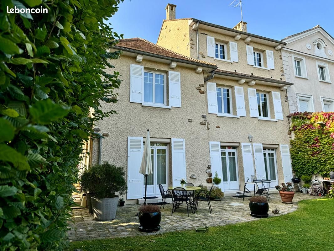 Дом с 5 спальнями в Гросле, Франция № 178504