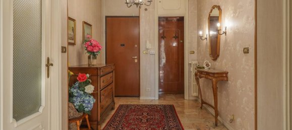5 rooms Apartment in Turin, Italy No. 58347 5
