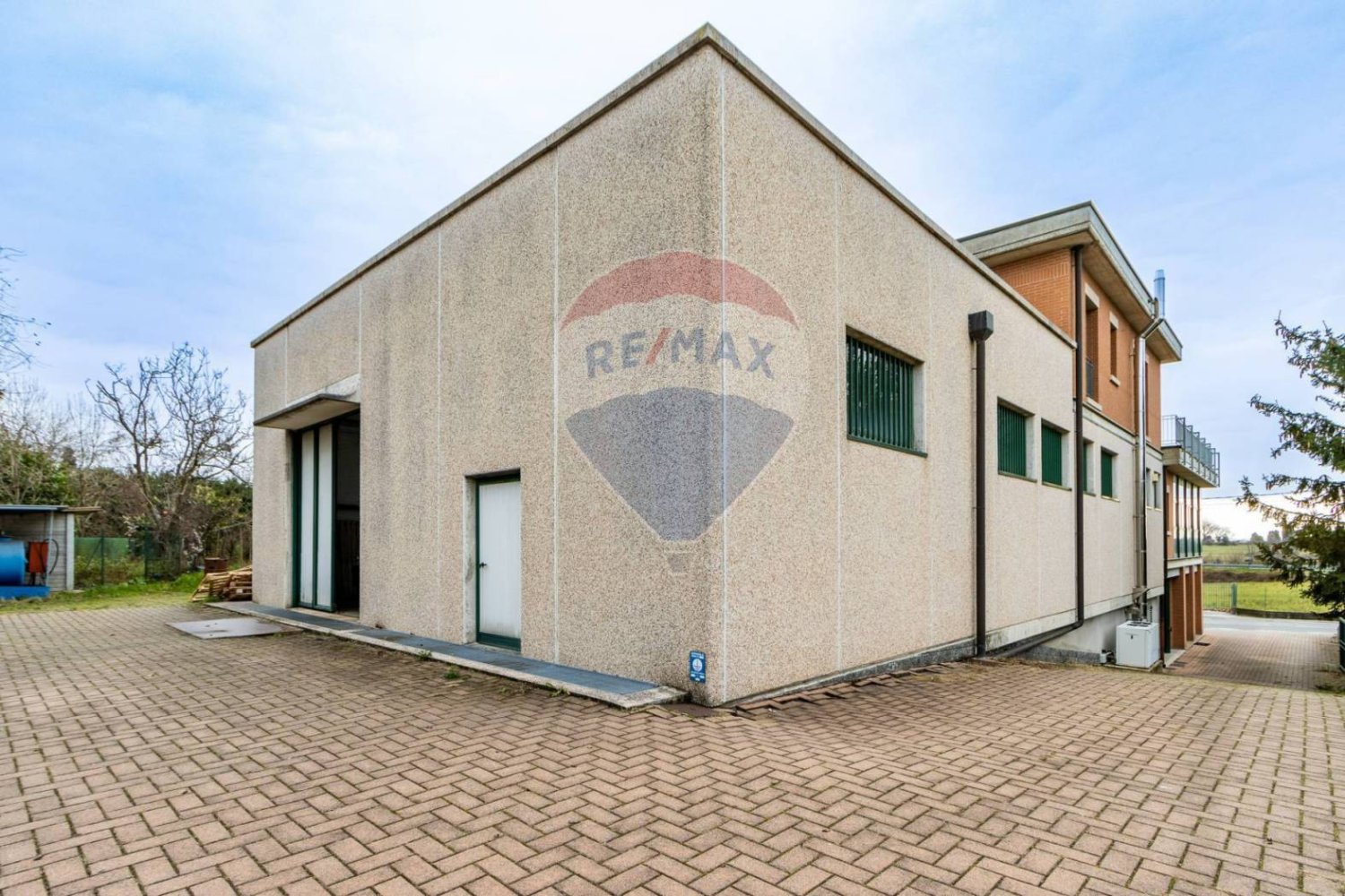 Armazém em Lurago d'Erba, Italy 300 m² N.º 58589