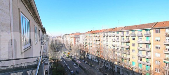 3 bedrooms Apartment in Milan, Italy No. 243497 2