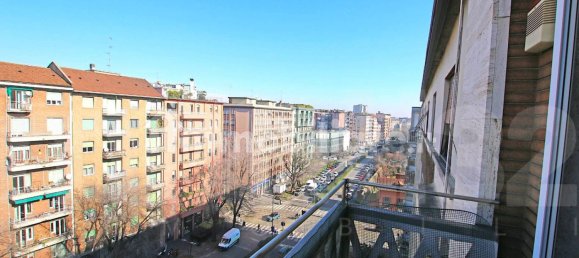 3 bedrooms Apartment in Milan, Italy No. 243497 6