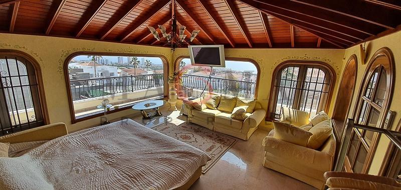 Villa de 7 dormitorios en Adeje, Spain No. 86631