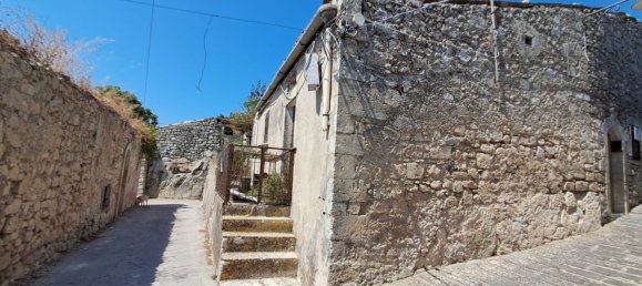 3 rooms House in Palazzolo Acreide, Italy No. 258016 2