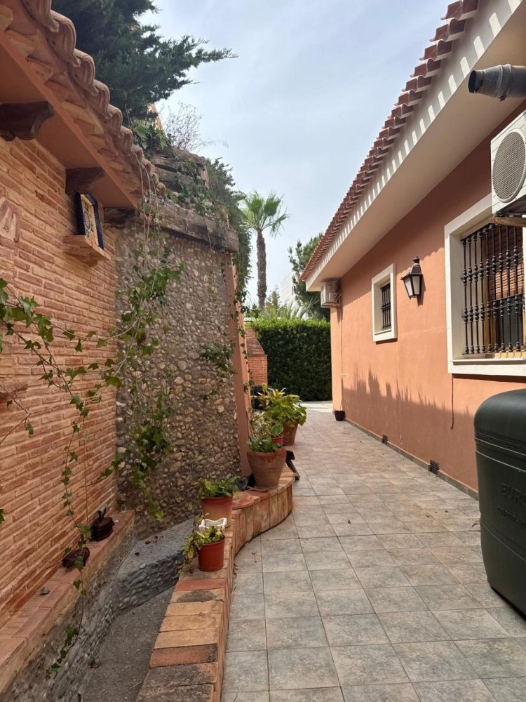 4 bedrooms Villa in Torrevieja, Spain No. 288995