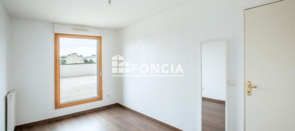 3 bedrooms Apartment in Saint-Denis, France No. 329545 8