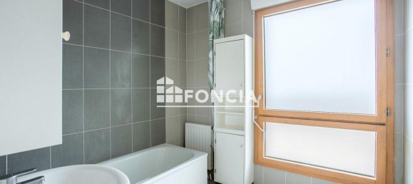 3 bedrooms Apartment in Saint-Denis, France No. 329545 5