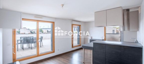 3 bedrooms Apartment in Saint-Denis, France No. 329545 2