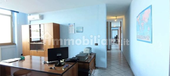 Oficina de 4 habitaciónes en Gorgonzola, Italy No. 326472 2