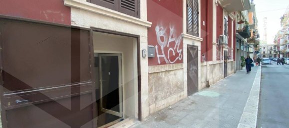 Propiedad comercial de 1 habitación en Bari, Italy No. 33831 13