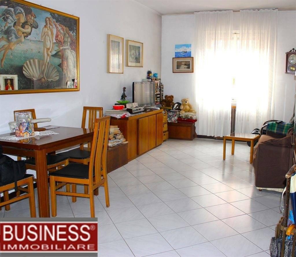 4 rooms Apartment in Milan, Italy No. 246662