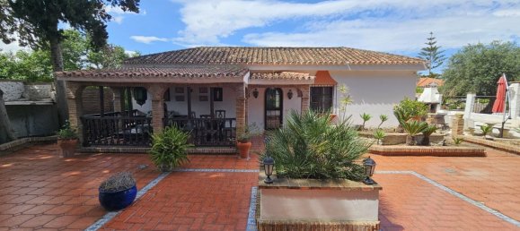 5 bedrooms Villa in Alhaurin de la Torre, Spain No. 146487 3