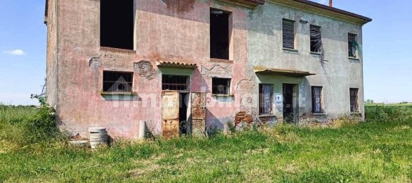 3 bedrooms Villa in Conselice, Italy No. 313564 2