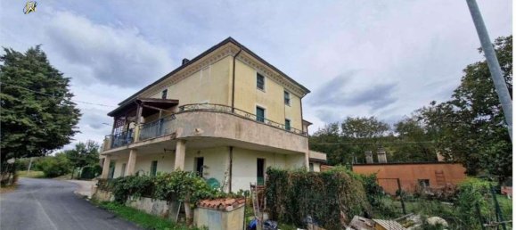5 bedrooms Apartment in Perugia, Italy No. 380699 2