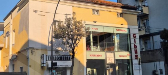 60m² Commercial property in Pescara, Italy No. 23726 4