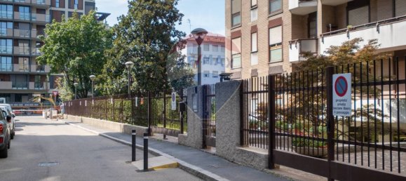 2 bedrooms Apartment in Milan, Italy No. 352225 25